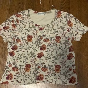 Woman’s cropped floral shirt